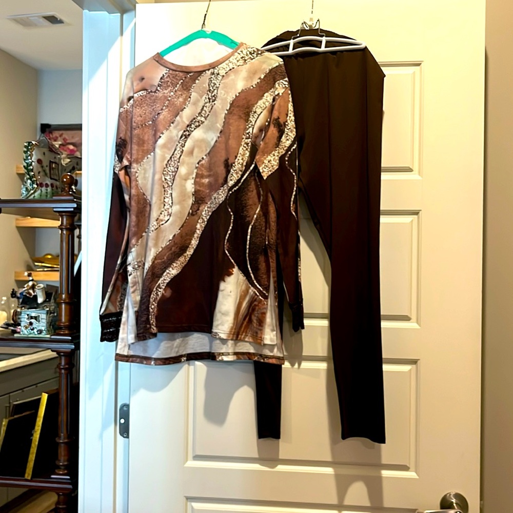 Brown print top with matching brown leggings